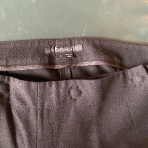 THEORY - size 2-4 black pleated wool (96)and spandex (4) blend.  New w/o tags